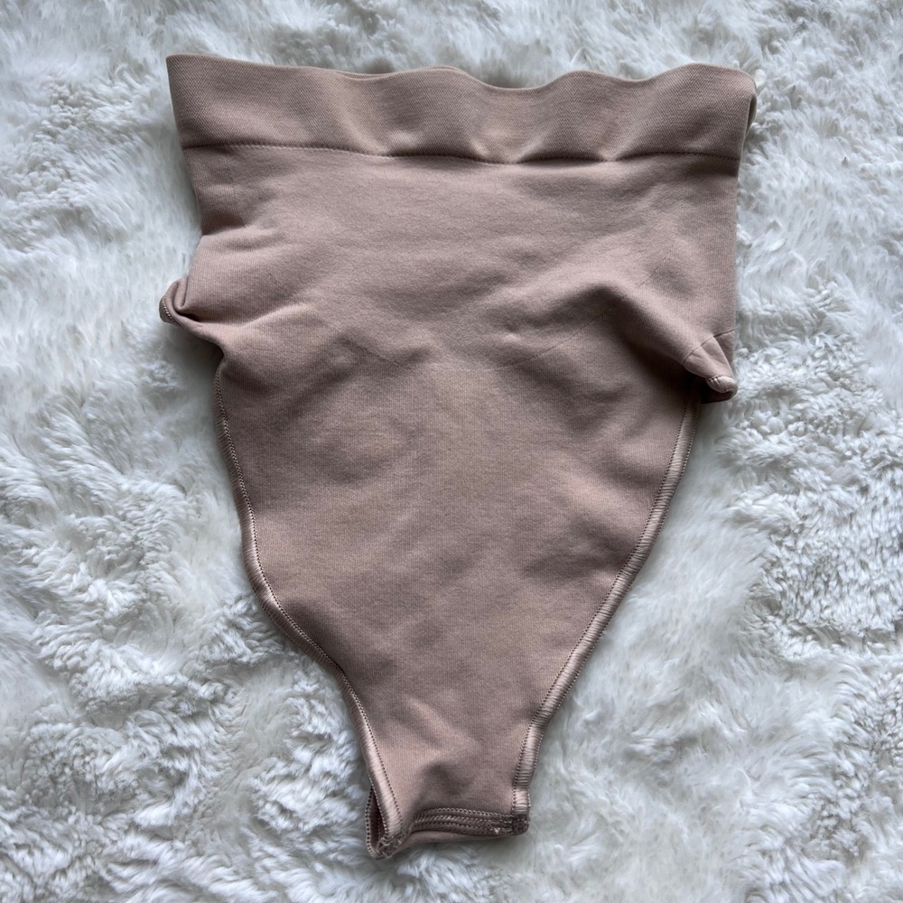 SKIMSâ Sculpting High Waisted Clay Nude Size XS Seamless Shapewear Underwear NEW